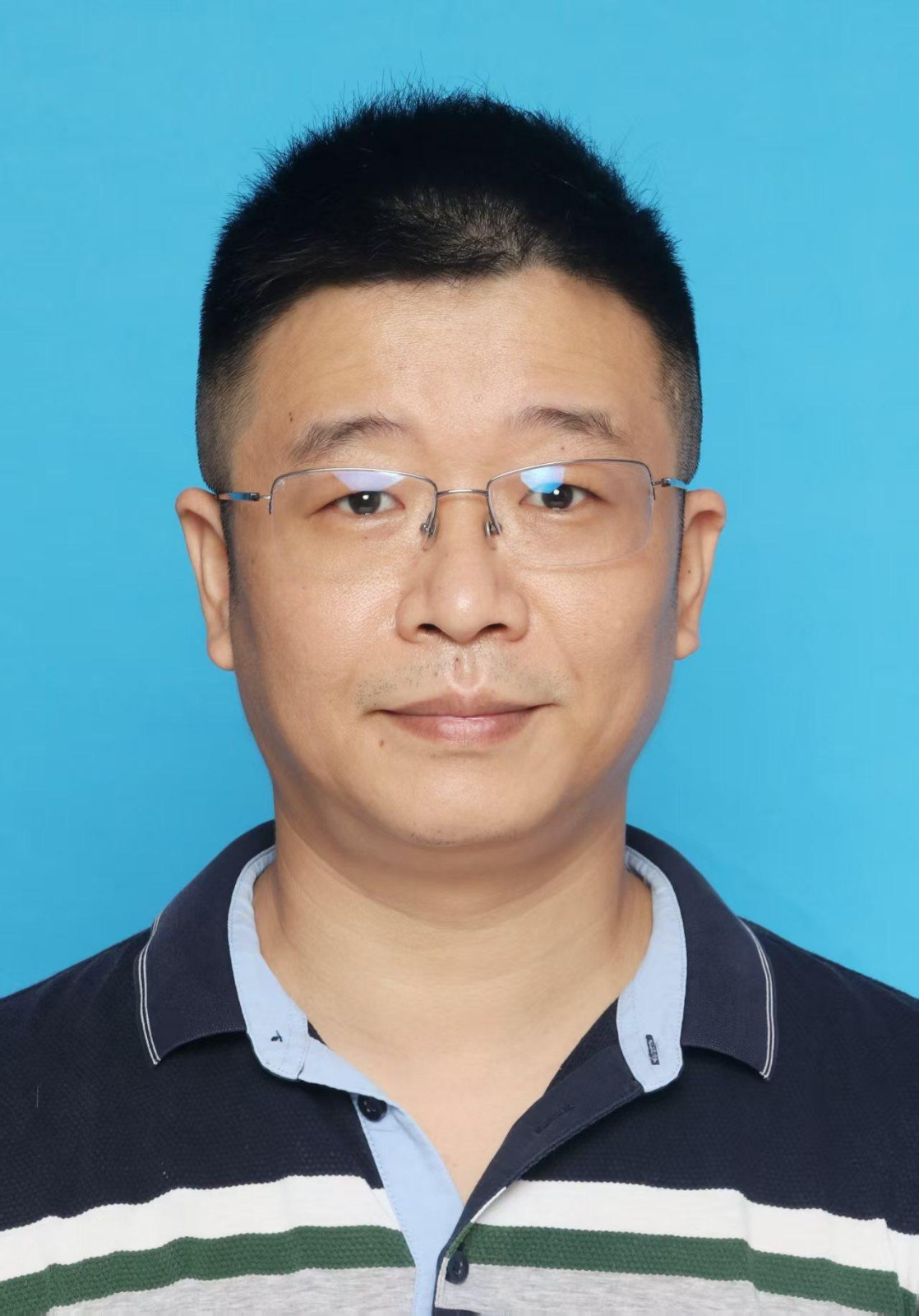 吴晓志  电子科技大学中山学院经贸学院电子商务系主任、副教授，博士；“中山英才计划”宣传思想文化领域